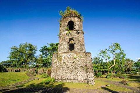 Cagsawa Ruins before volcano Mayon
