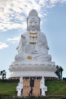 Giant Guan Yin statue at Wat Huay Pla Kang Temple