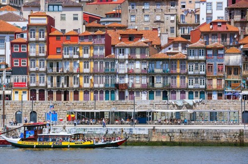 Porto riverfront with row of houses