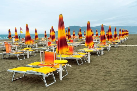 Folded sunshades and beach chairs