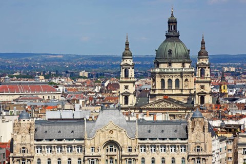 City view with Gresham Palace and St. Stephen's Basilica