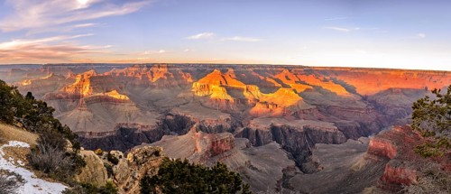 Gorge of the Grand Canyon in evening light