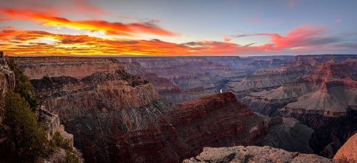 Gorge of the Grand Canyon at sunset