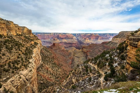 View into the gorge of the Grand Canyon