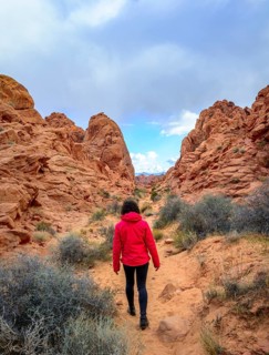 Female hiker on Rainbow Vista Trail