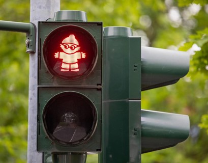 Red Mainzelmannchen traffic light