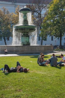 The Geschwister-Scholl-Platz with its fountain