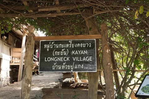 Board with the inscription Longneck Village Huay Pu Keng