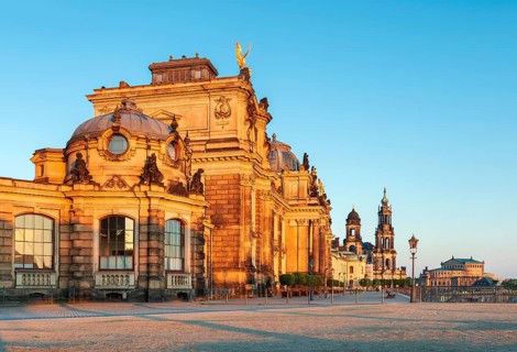 The Bruhlsche Terrasse in the first morning light