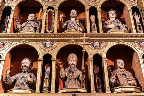 Side altar with relics of St. Ursula