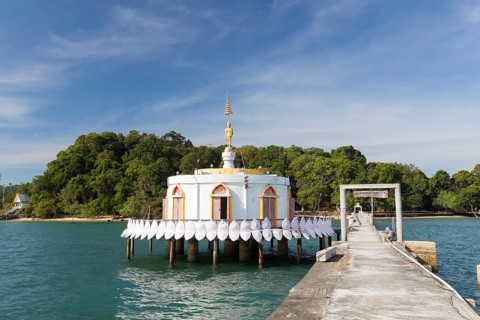 Buddhist pier temple