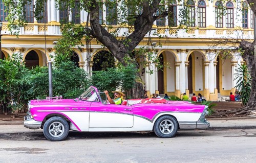 Oldtimer taxi on the streets of Havana