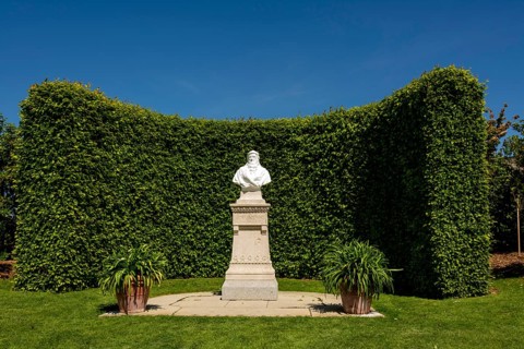 Leonardo-da-Vinci memorial in the garden of the Chateau d'Amboise
