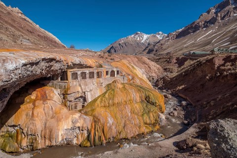 Puente del Inca over Las Cuevas rio