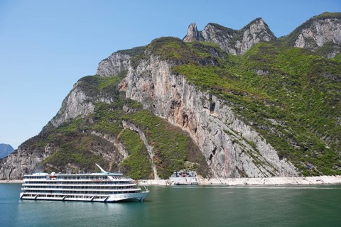 Cruise ship on the Yangtze