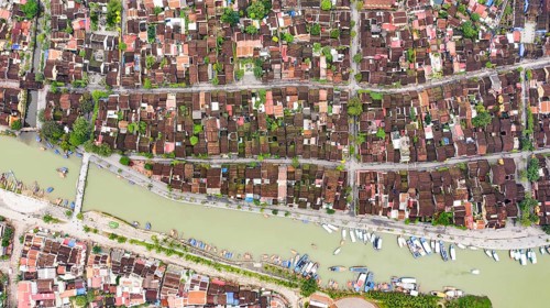 Hoi An ancient town with Thu Bon River