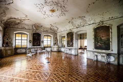 Abbot Anselms Salon