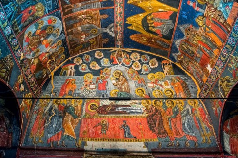 Vault with colourful frescoes