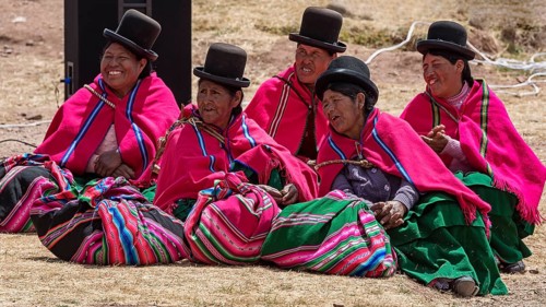 Indigenous women (chola