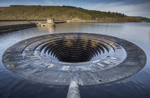 Bellmouth or overflow in reservoir