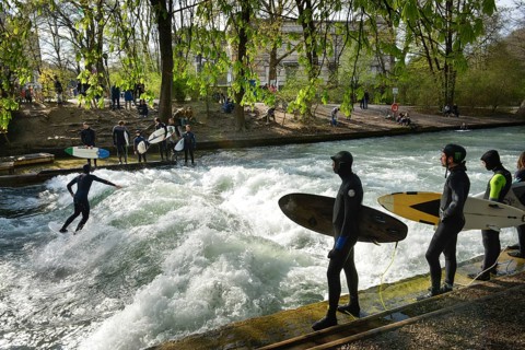 Surfers on the Eisbach