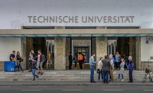 Students in front of Technical University