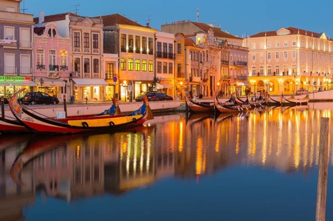 Moliceiros moored along the main canal at dusk