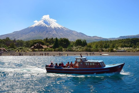 Excursion ship at Lago Todos los Santos