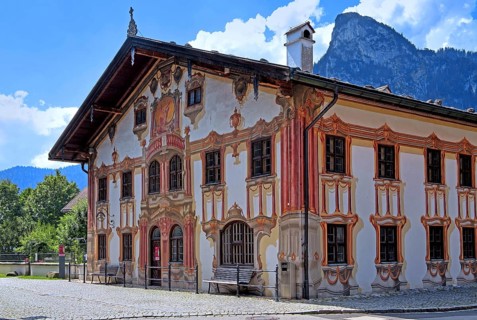 Pilatus house with typical Luftlmalerei in the center with the Kofel 1342m