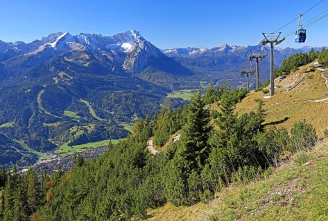 Wank cable car with view of the Wetterstein range with Alpspitze 2628m and Zugspitze 2962m