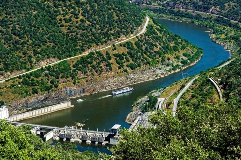Valeira hydropower plant on the River Douro