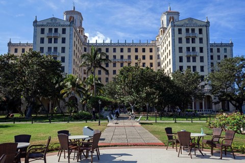 Hotel Nacional de Cuba with garden