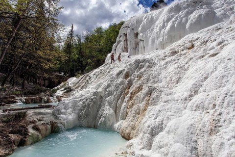 White mineral deposits