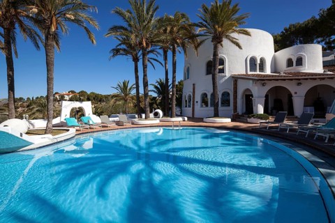 Pool and lounging area