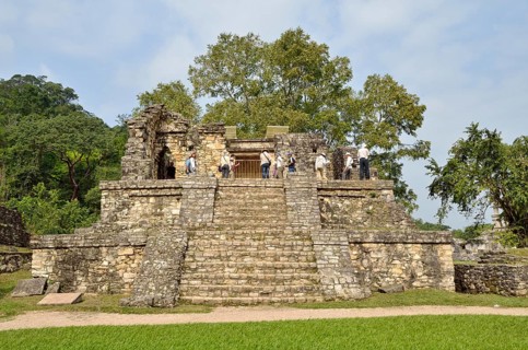 Tourist group on Templo XIV