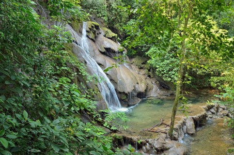Small waterfall at Rio Otolum