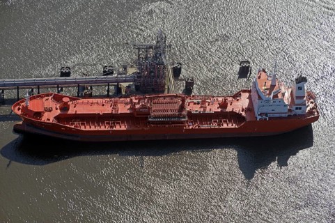 Oil tanker