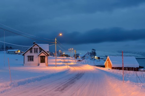 Wintry road 862 through Botnhamn