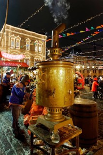 Samovar at the Christmas market next to the GUM ice rink