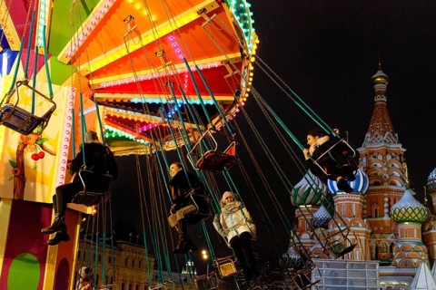 Chain carousel at the Christmas market next to the GUM ice rink