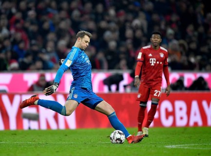 Goalkeeper Manuel Neuer FC Bayern Munich on the ball