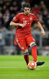 Javier Martinez FC Bayern Munich on the ball