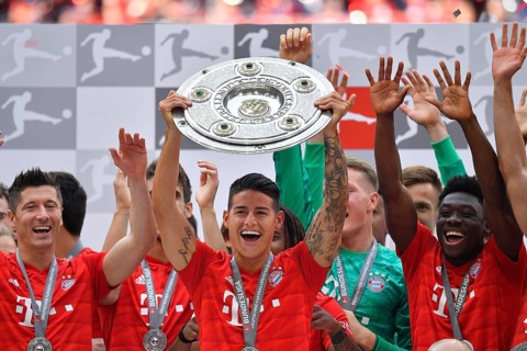 James Rodriguez FC Bayern Munich (centre)