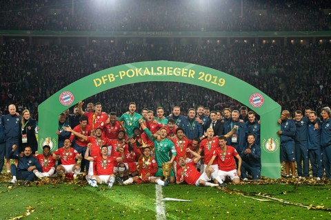 Group Photo FC Bayern wins DFB Cup