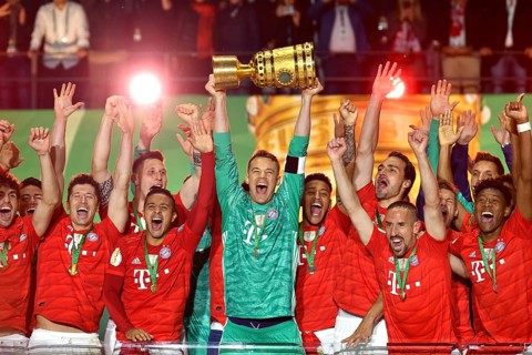Goalkeeper Manuel Neuer FC Bayern Munich with cup