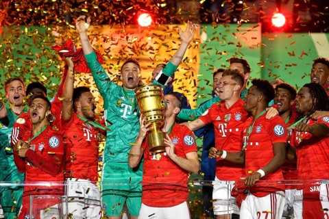 Franck Ribery FC Bayern Munich kisses cup