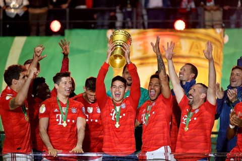 James Rodriguez FC Bayern Munich with cup