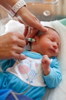 Examination of hearing in newborns