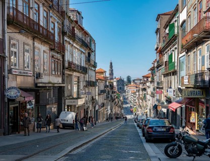 Road downhill to the church Igreja dos Clerigos
