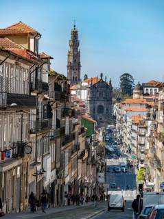 Road downhill to the church Igreja dos Clerigos
